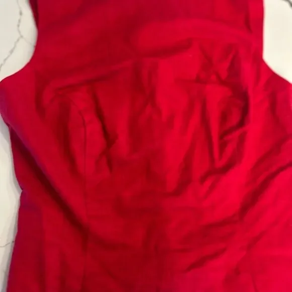 Red Sleeveless Women's Top NWT - Picture 2 of 5